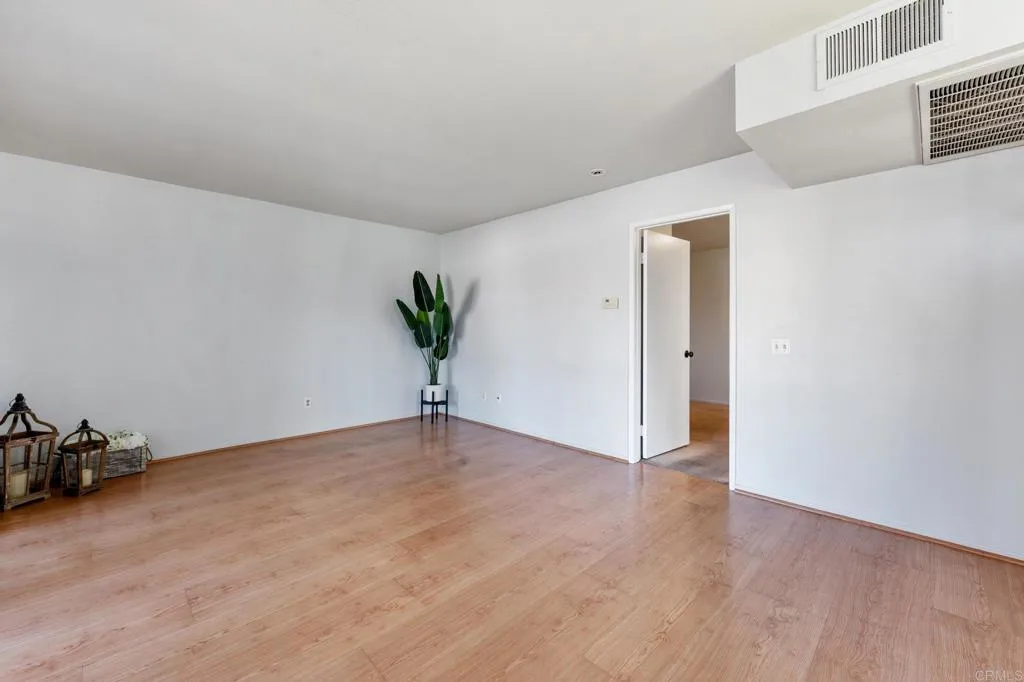 Photo #5: NDP2302396 Listing 