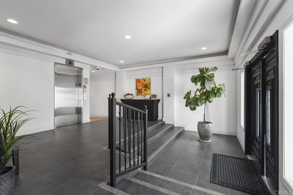 https://cdn.realtyfeed.com/cdn/127/305898644/acbb23c53d5fb629824a4d675ddaf284.webp