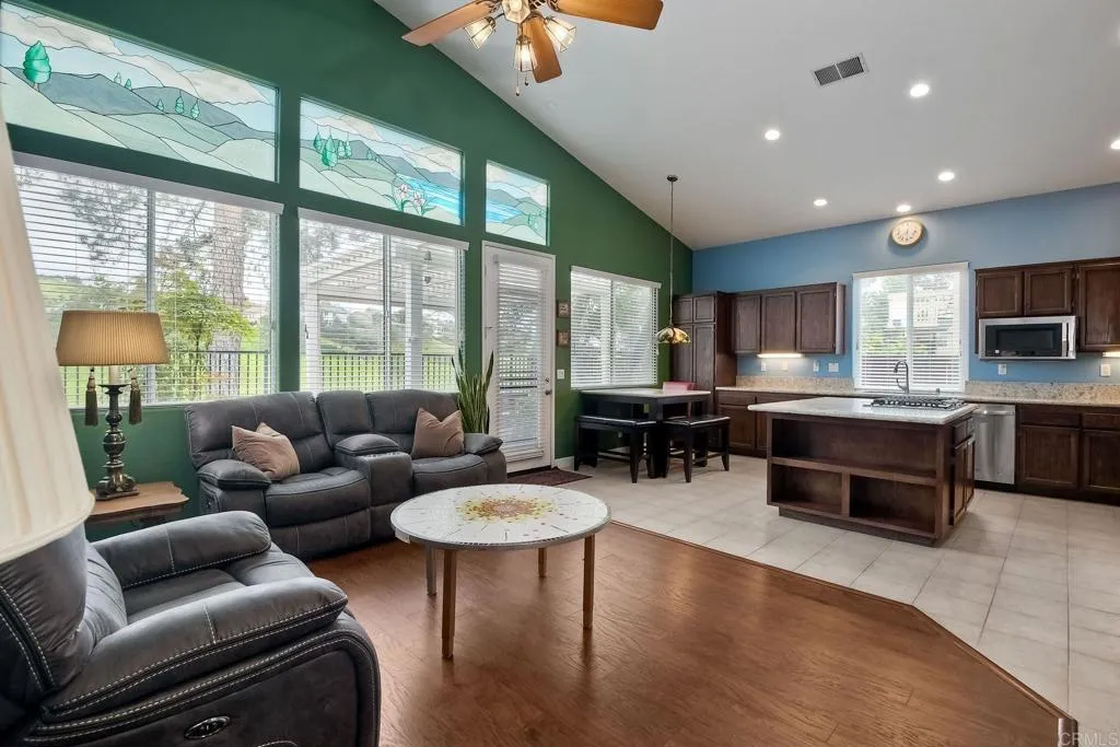 https://cdn.realtyfeed.com/cdn/127/305909176/924ca57884fbbef151768a73663c9195.webp