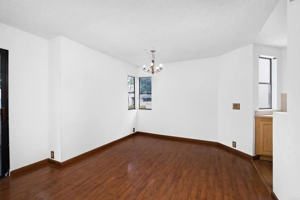 https://cdn.realtyfeed.com/cdn/127/305911360/af54e1cdd08a80adb62f5e7f1d0606b9.webp