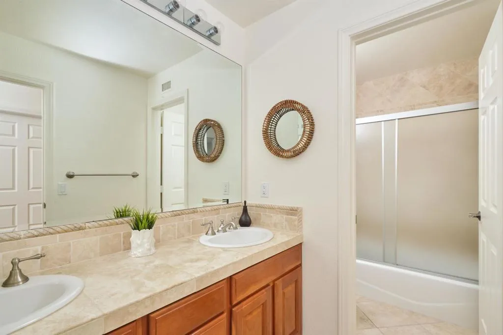 https://cdn.realtyfeed.com/cdn/127/305911976/2189fddff29282e2e69ad3c63a5a1ec3.webp