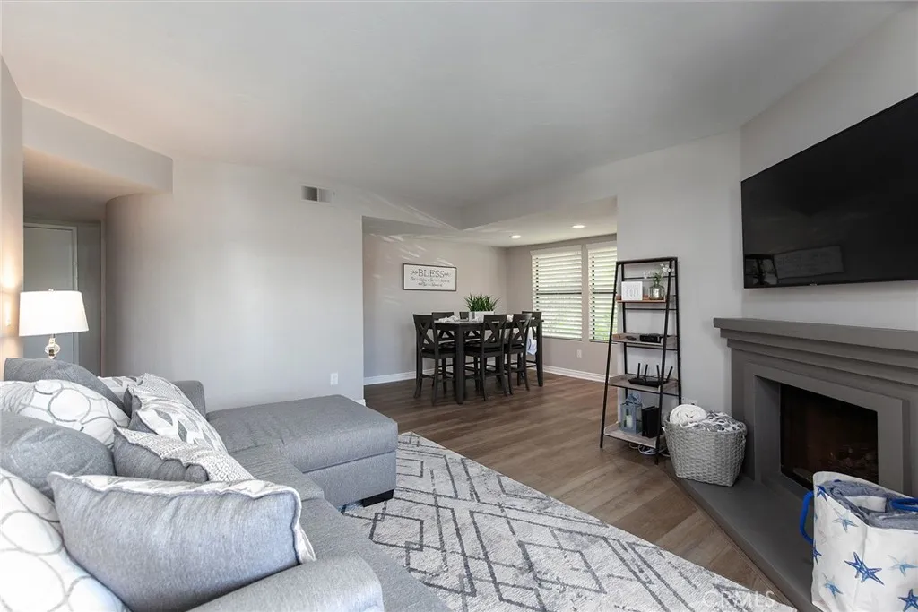 Photo #3: SW23069037 Listing 
