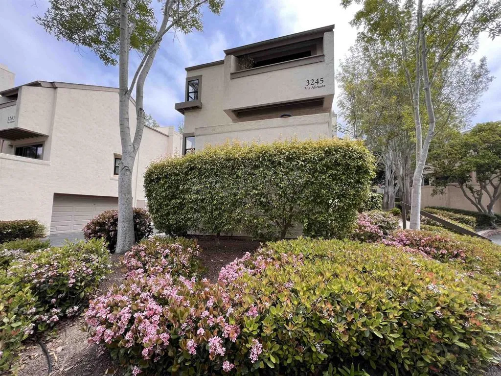 https://cdn.realtyfeed.com/cdn/127/305912964/0a210c1662265264a27cb8eb00948958.webp