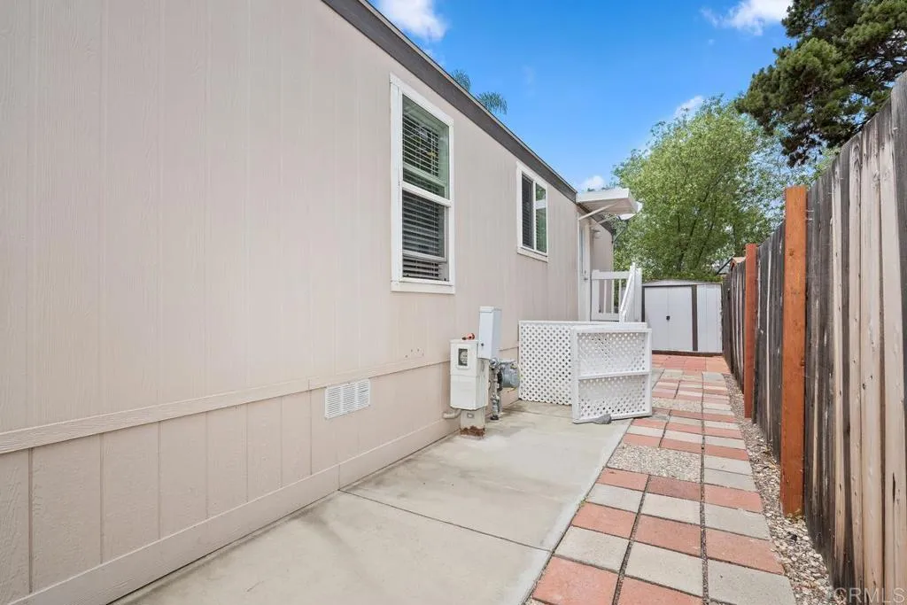 https://cdn.realtyfeed.com/cdn/127/305917319/94bb8c3e791367456ba585af439e3a7b.webp