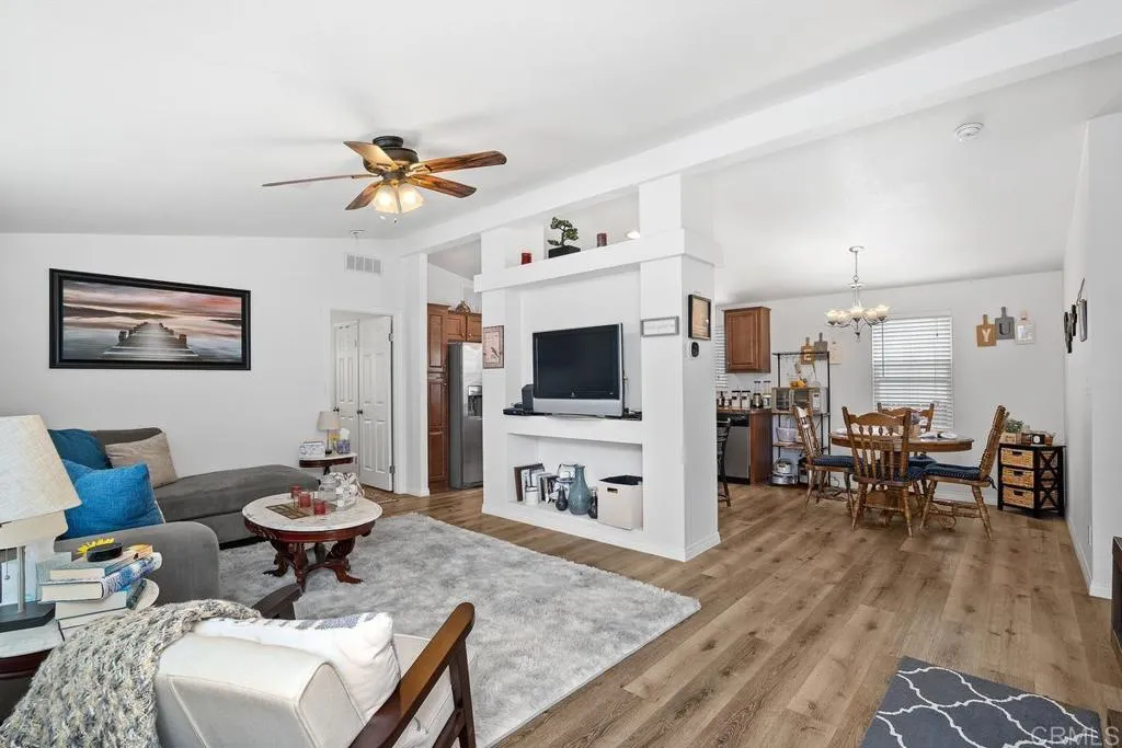 https://cdn.realtyfeed.com/cdn/127/305917319/be23c7e2576d2a168182f3000f904cca.webp
