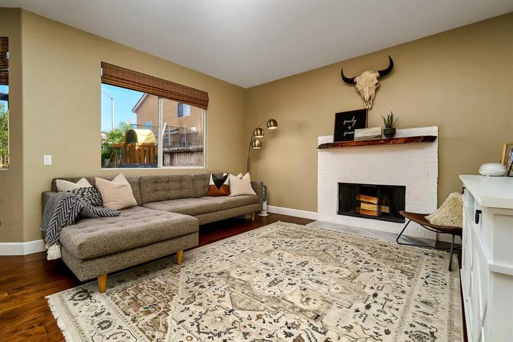 https://cdn.realtyfeed.com/cdn/127/305927641/300d936f4b143839107496d733b629c6.webp
