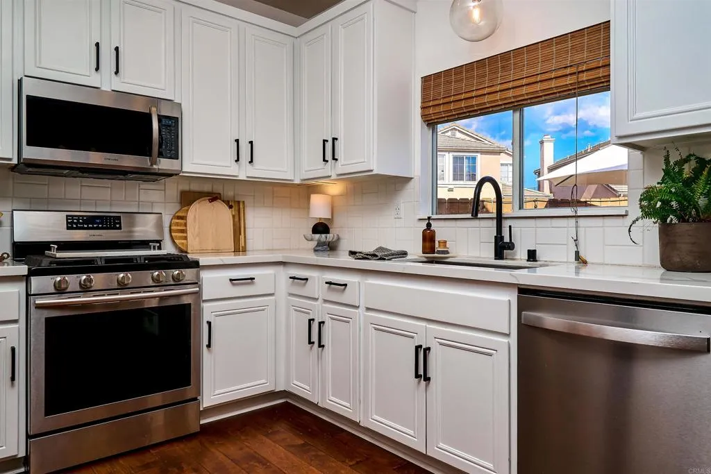https://cdn.realtyfeed.com/cdn/127/305927641/c9aae0196417724cb5e1029e9adfe977.webp