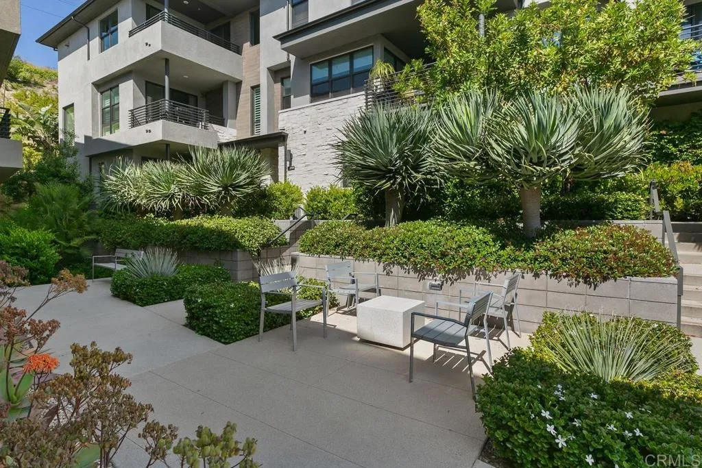 Photo #4: PTP2302355 Listing 