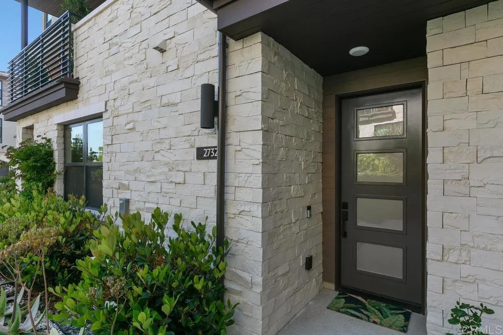 Photo #5: PTP2302355 Listing 