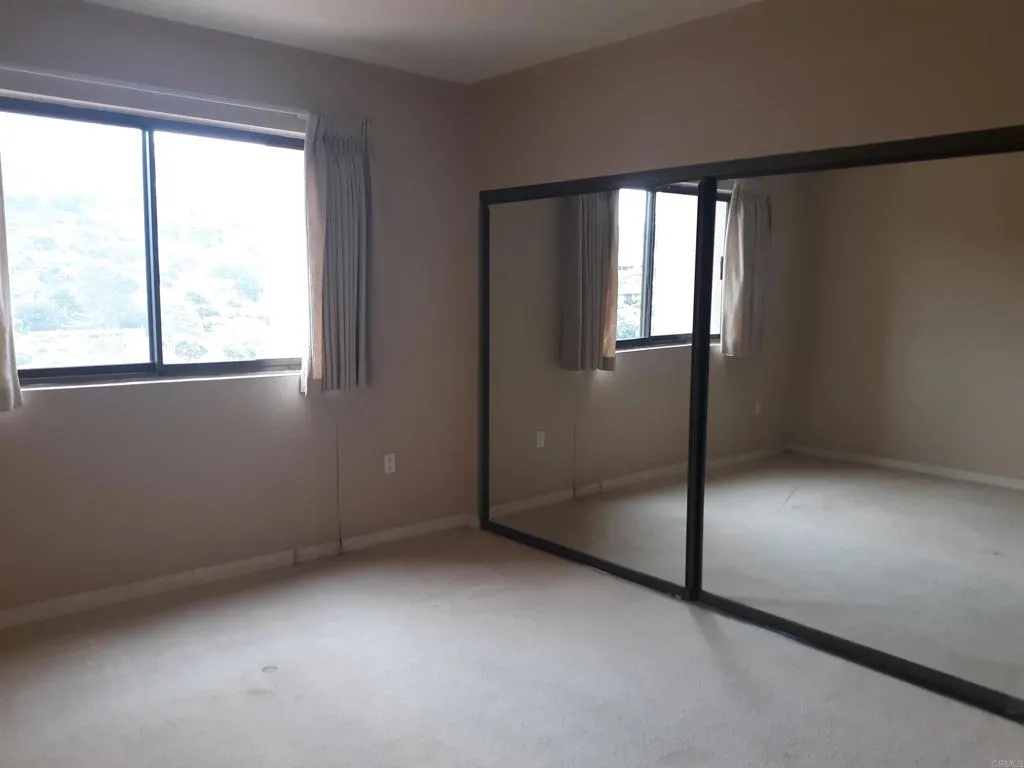 https://cdn.realtyfeed.com/cdn/127/305931949/68353afe23f1ee4585f6615037934f1c.webp
