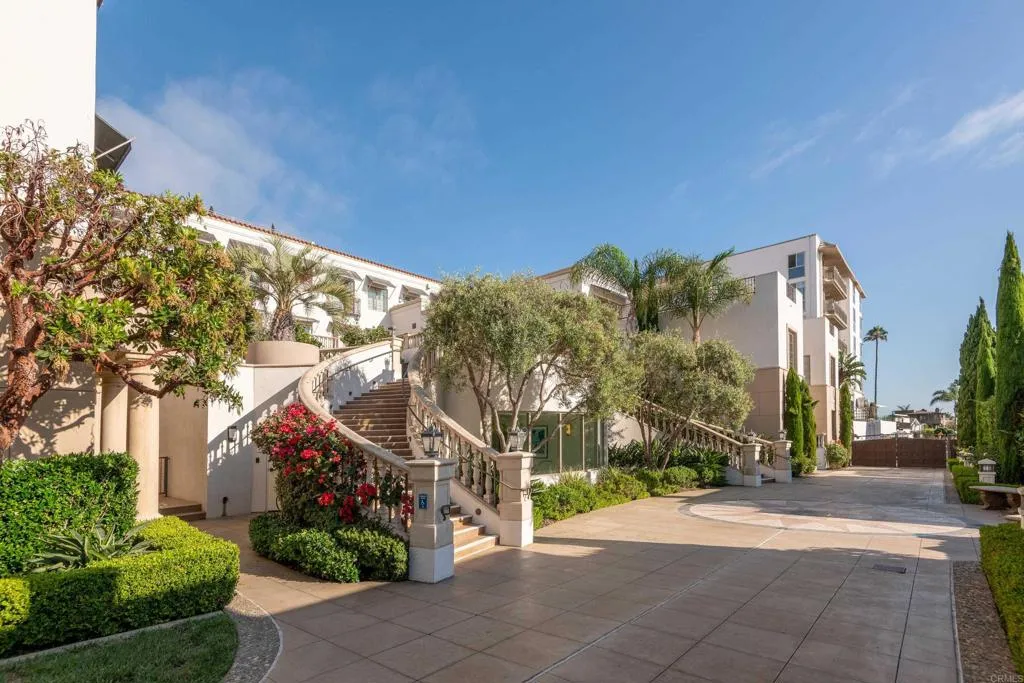 https://cdn.realtyfeed.com/cdn/127/305936033/1a0ca0a8c300c41131663de95b6f8db4.webp