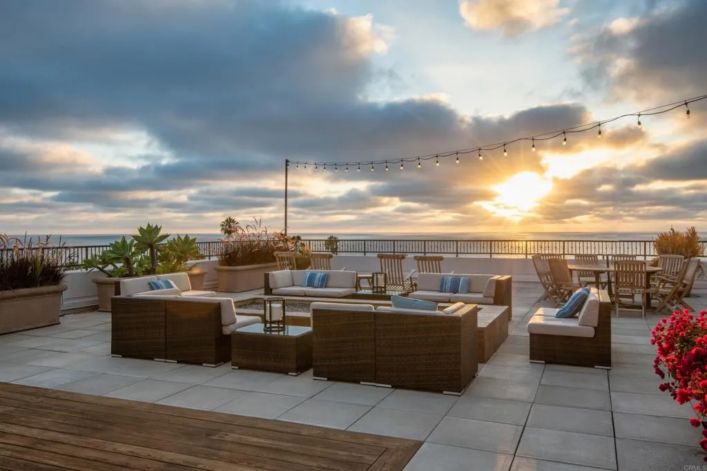 https://cdn.realtyfeed.com/cdn/127/305936033/23f4c6f5eb100a1ca091f8d8e826862c.webp