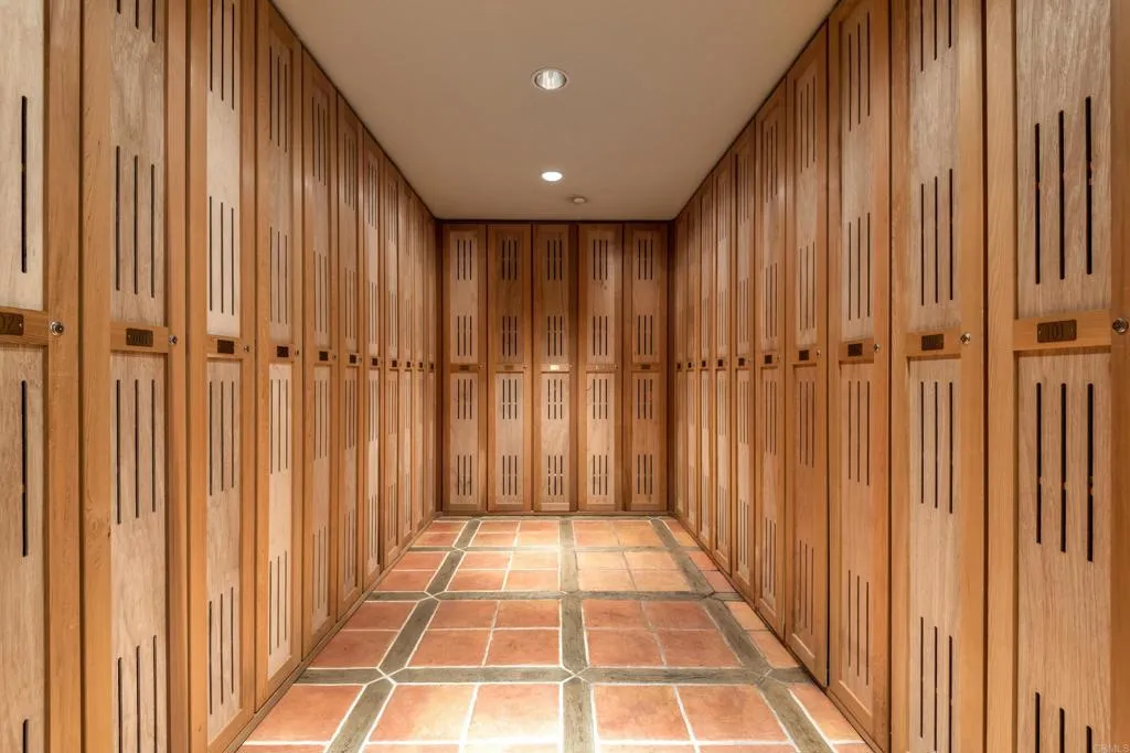 https://cdn.realtyfeed.com/cdn/127/305936033/28e13e4c4a3f80f430f2ebe87f771403.webp