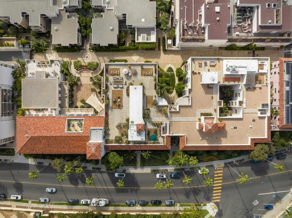 https://cdn.realtyfeed.com/cdn/127/305936033/74aeb25e0bd111d27d1ad0e79e0cfdf9.webp