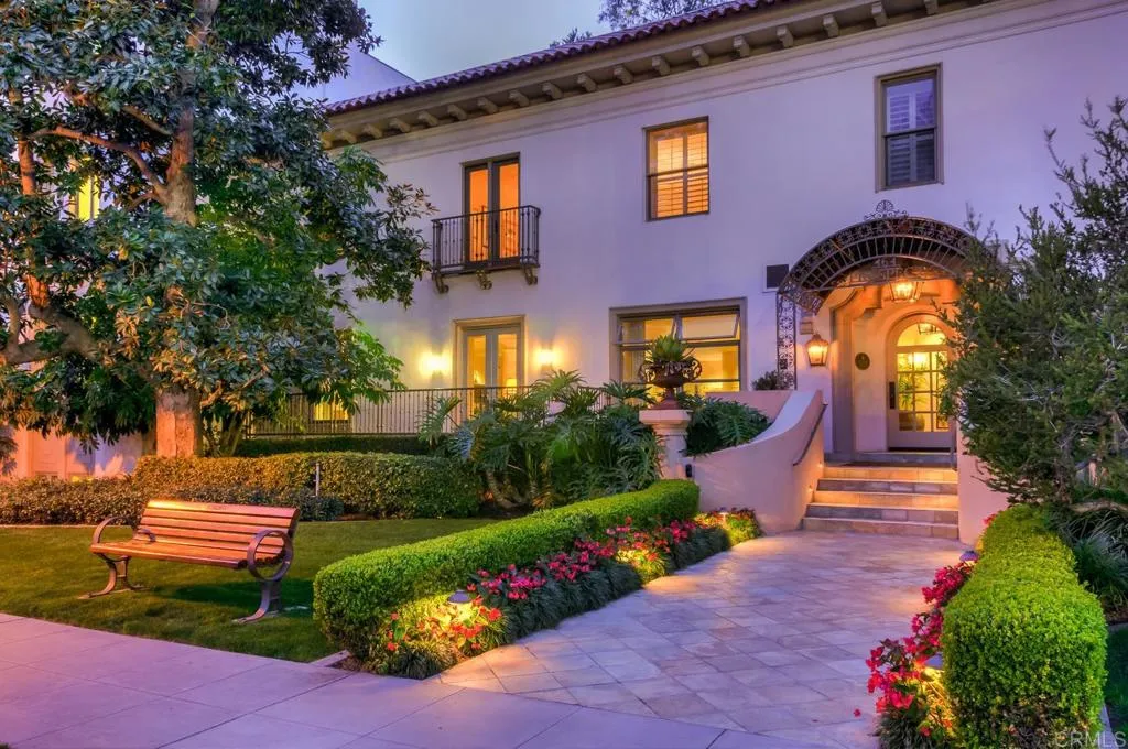 https://cdn.realtyfeed.com/cdn/127/305936033/e41063a7b584c643694780b73f7b96a6.webp