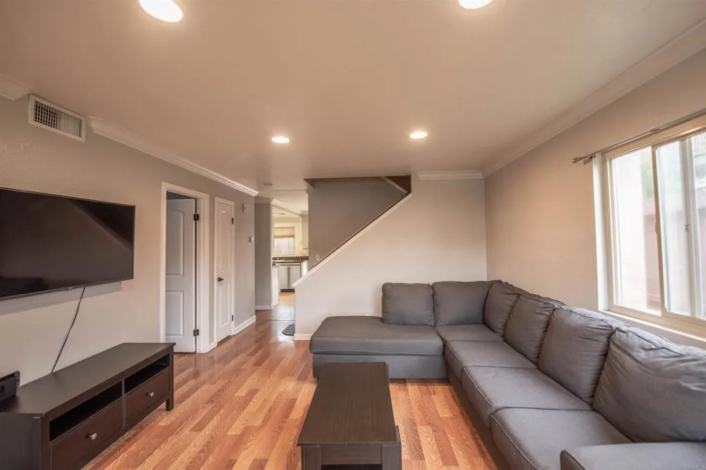 https://cdn.realtyfeed.com/cdn/127/305939778/380ed601fadf8ec4d8c413f9811da10c.webp