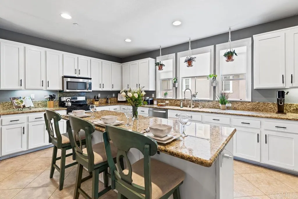 Photo #5: PTP2302573 Listing 