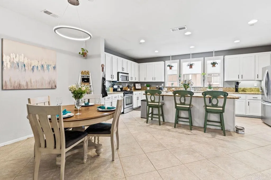 https://cdn.realtyfeed.com/cdn/127/305940615/80443123c536e9e54d68ed651f1585b8.webp
