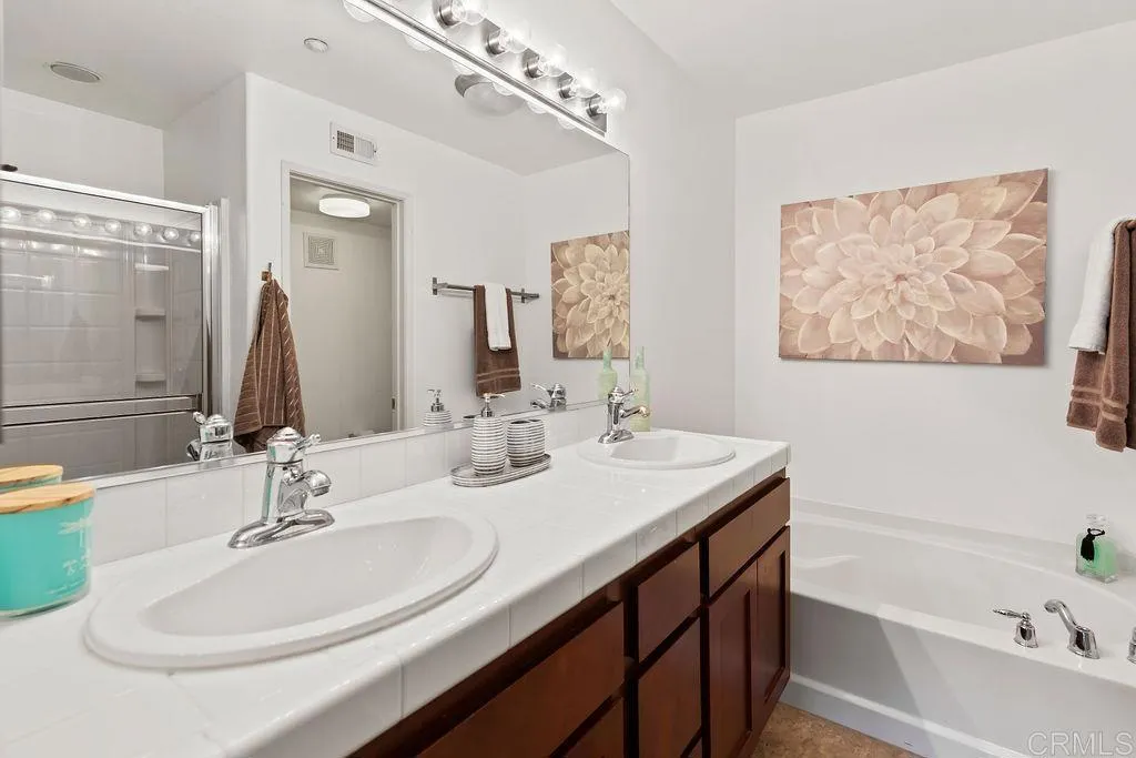 https://cdn.realtyfeed.com/cdn/127/305940615/84099799d2b5ab7eedf1468fa13c1c78.webp