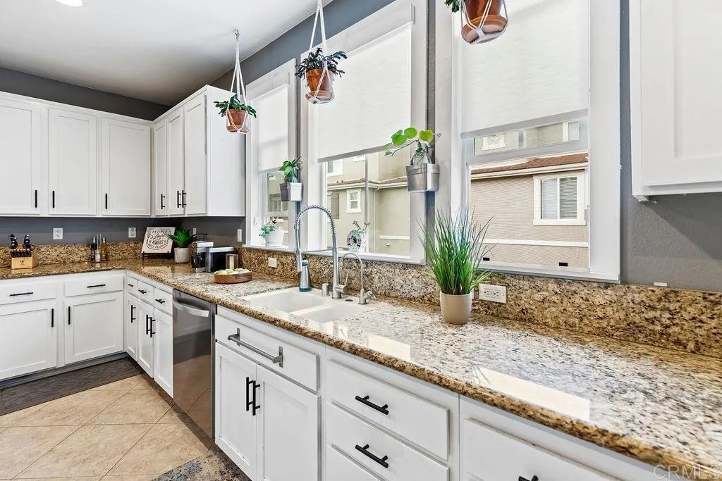 Photo #4: PTP2302573 Listing 