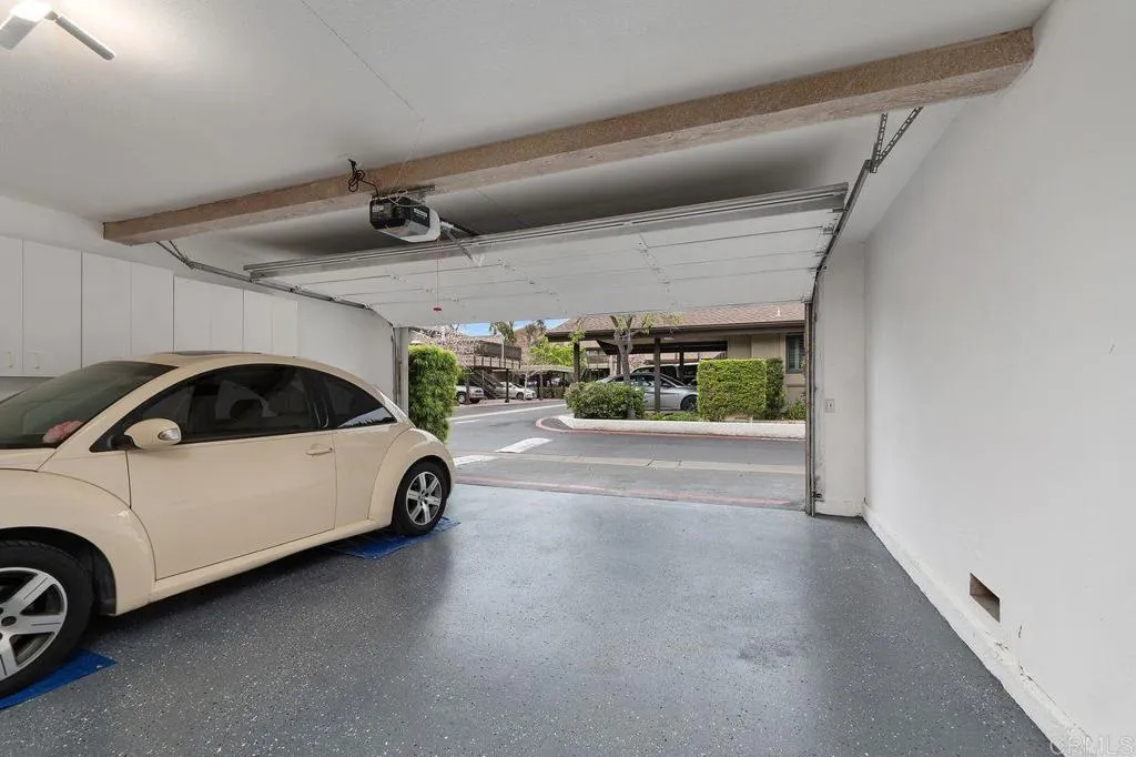 https://cdn.realtyfeed.com/cdn/127/305941711/5d9bf4eab415b692bc27601f80bce197.webp