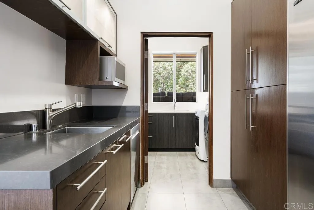 https://cdn.realtyfeed.com/cdn/127/305945348/196a9d1c57f47ba659a78f8195f02fe5.webp
