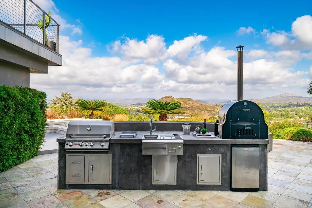https://cdn.realtyfeed.com/cdn/127/305945348/6287686c2d6777a3e2943fb62385adf7.webp