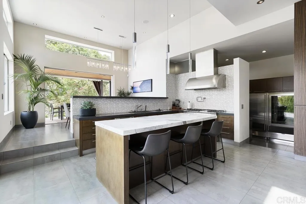 https://cdn.realtyfeed.com/cdn/127/305945348/723e59d7465d51ce68ca417bc9928e22.webp