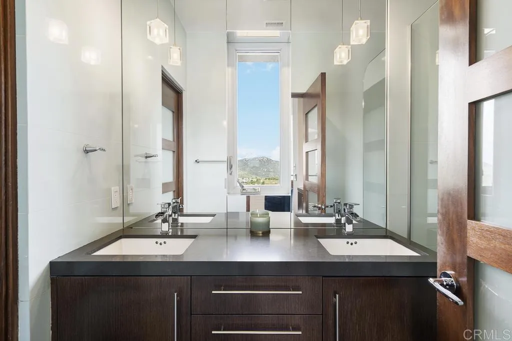 https://cdn.realtyfeed.com/cdn/127/305945348/92a0b970767d942be8e04a0da9b2b039.webp