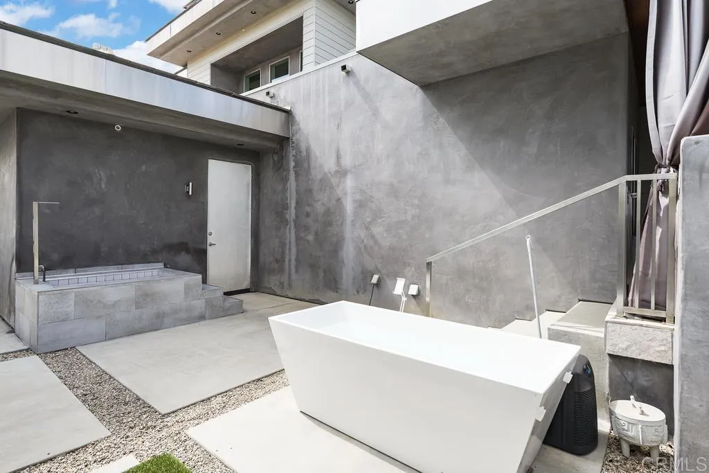 https://cdn.realtyfeed.com/cdn/127/305945348/f02396cdc8d9d6392568f3ed43c50509.webp