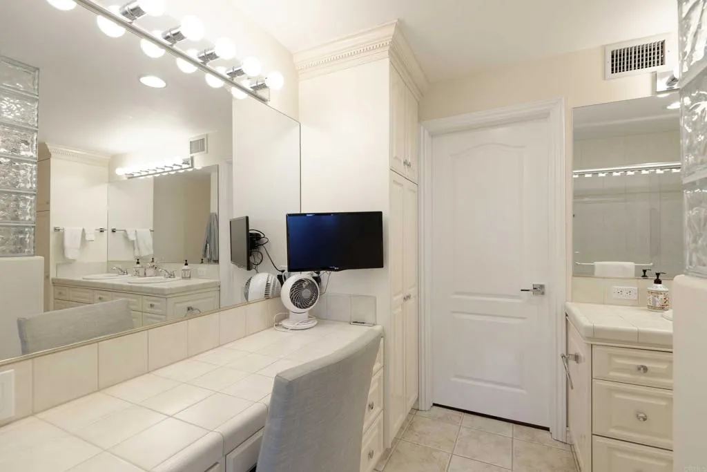 https://cdn.realtyfeed.com/cdn/127/305961827/6a78fdf3e4604d83ab5502dbd87ad518.webp