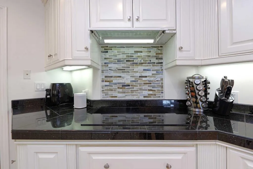 https://cdn.realtyfeed.com/cdn/127/305961827/feeb05b7e70d05cbd5093bf2beeb9a84.webp