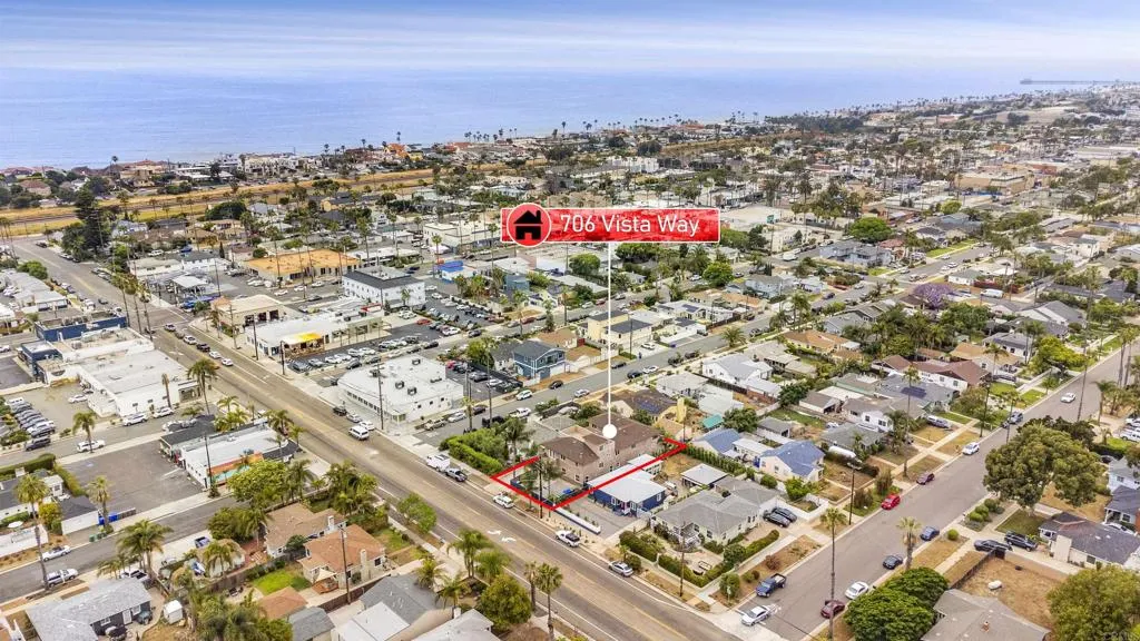 706  Vista Way