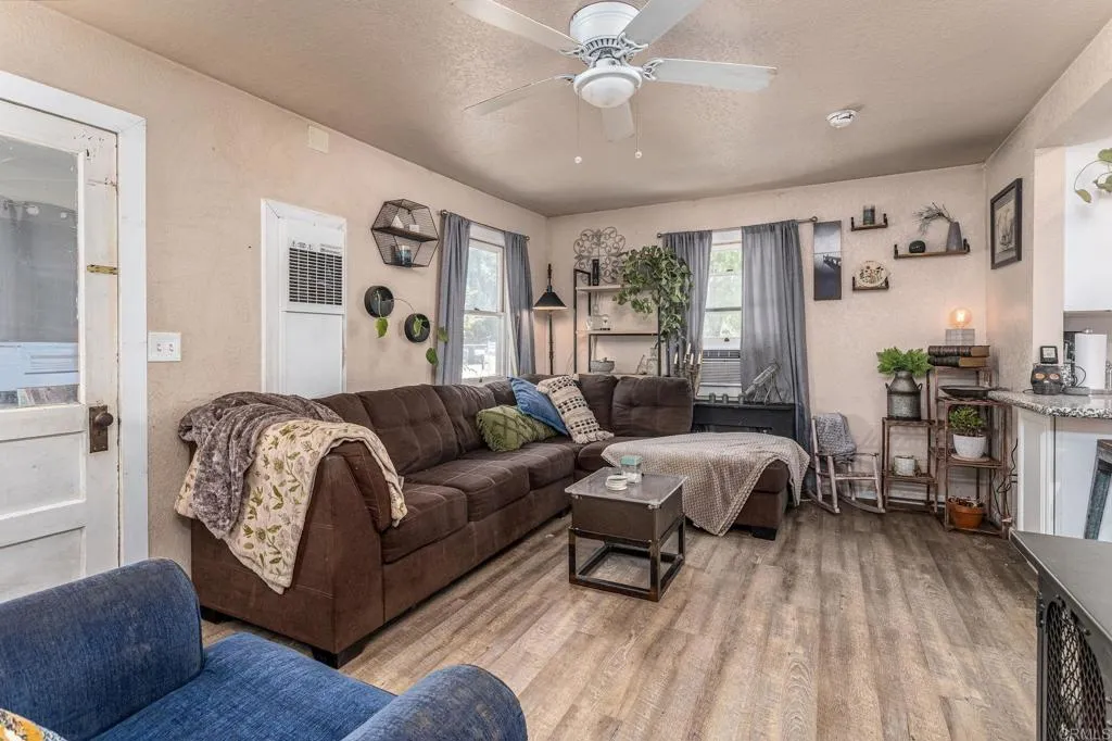 https://cdn.realtyfeed.com/cdn/127/305974074/e28037c3052eec7a1d8dfa82f521a842.webp