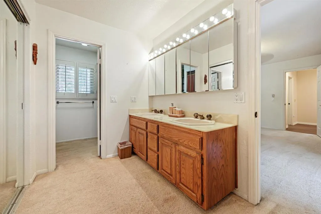 https://cdn.realtyfeed.com/cdn/127/305974258/08e2283de542b53edf4b971633783353.webp