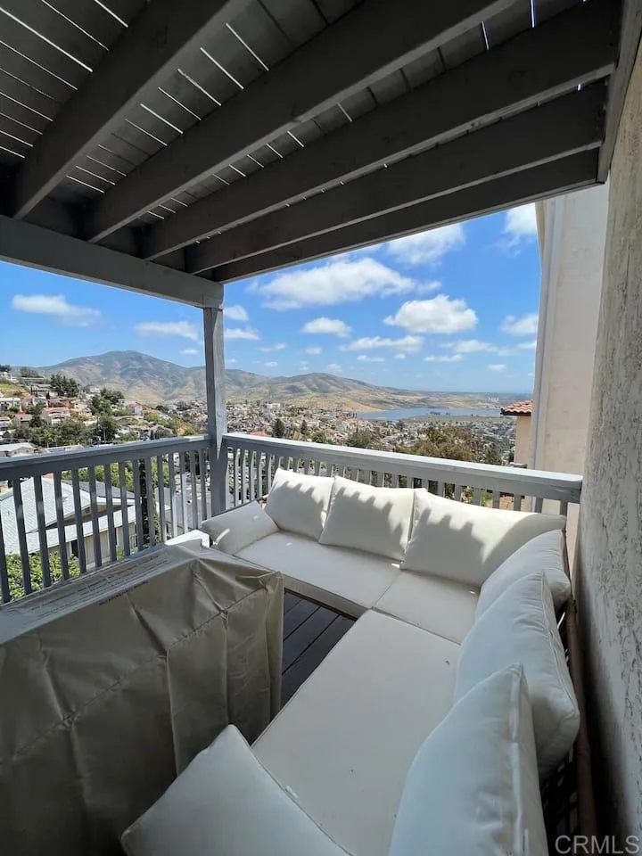 https://cdn.realtyfeed.com/cdn/127/305976479/e8151ff208981a08117139da51052bcb.webp