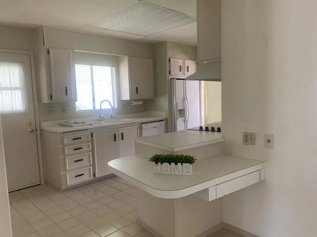 https://cdn.realtyfeed.com/cdn/127/305977713/26f9a7e36a7a6189677993af0a84498b.webp