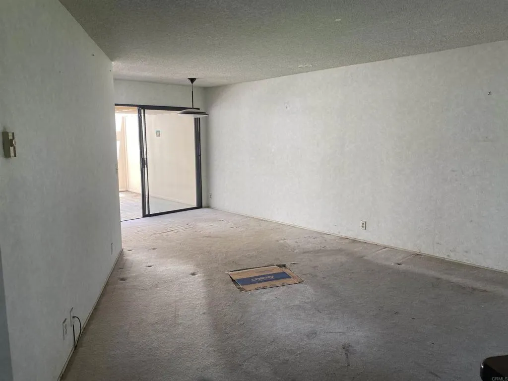 https://cdn.realtyfeed.com/cdn/127/305979538/a65934a1bf7174d7b4200875ef0bd4a3.webp