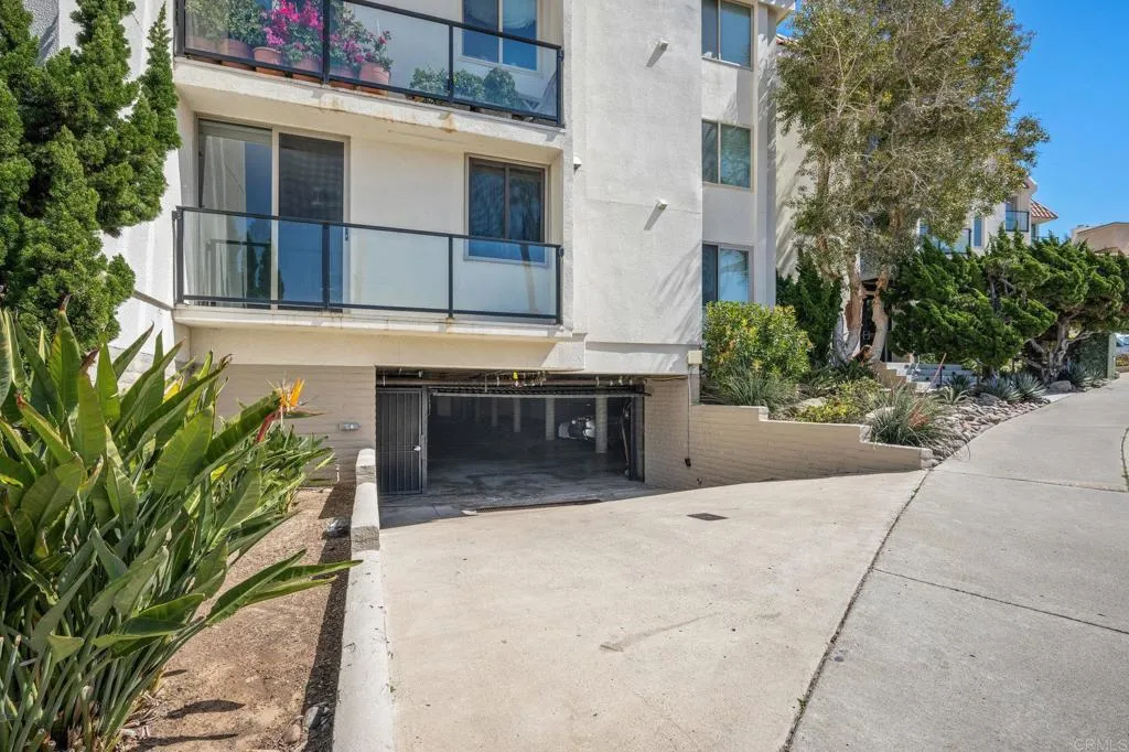 https://cdn.realtyfeed.com/cdn/127/305984108/6e84446c65187bfc033cb40f100c9ca2.webp