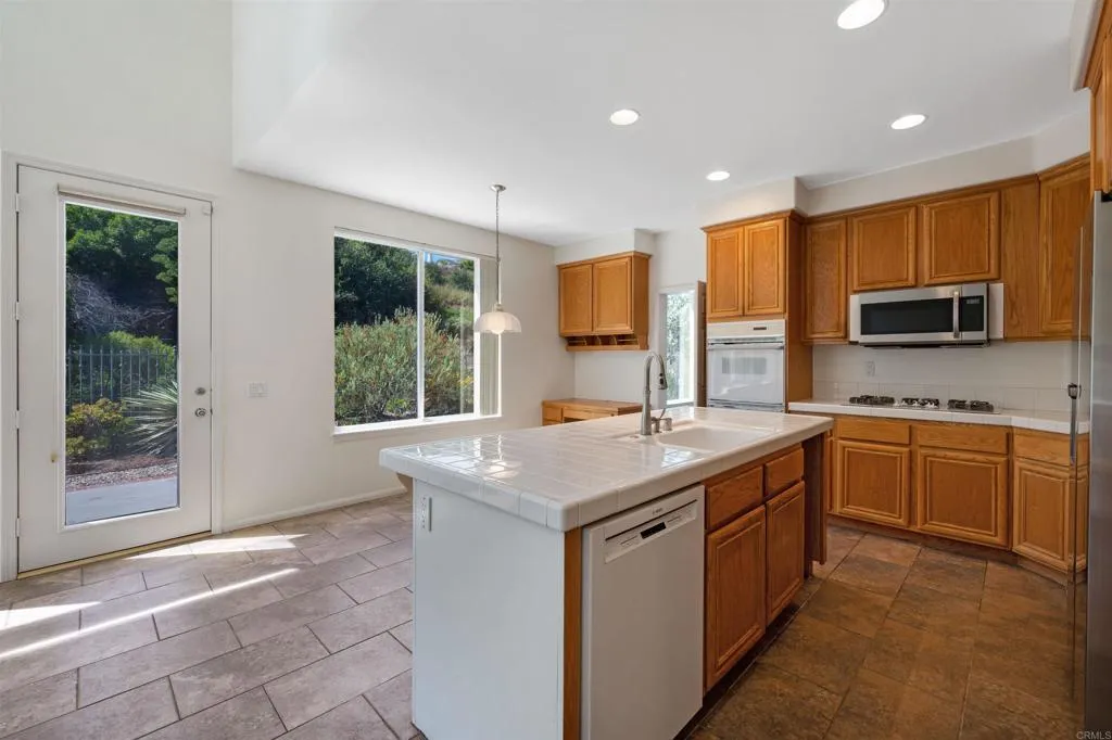 https://cdn.realtyfeed.com/cdn/127/305991779/7233171618daca1d6438ade41d93000c.webp