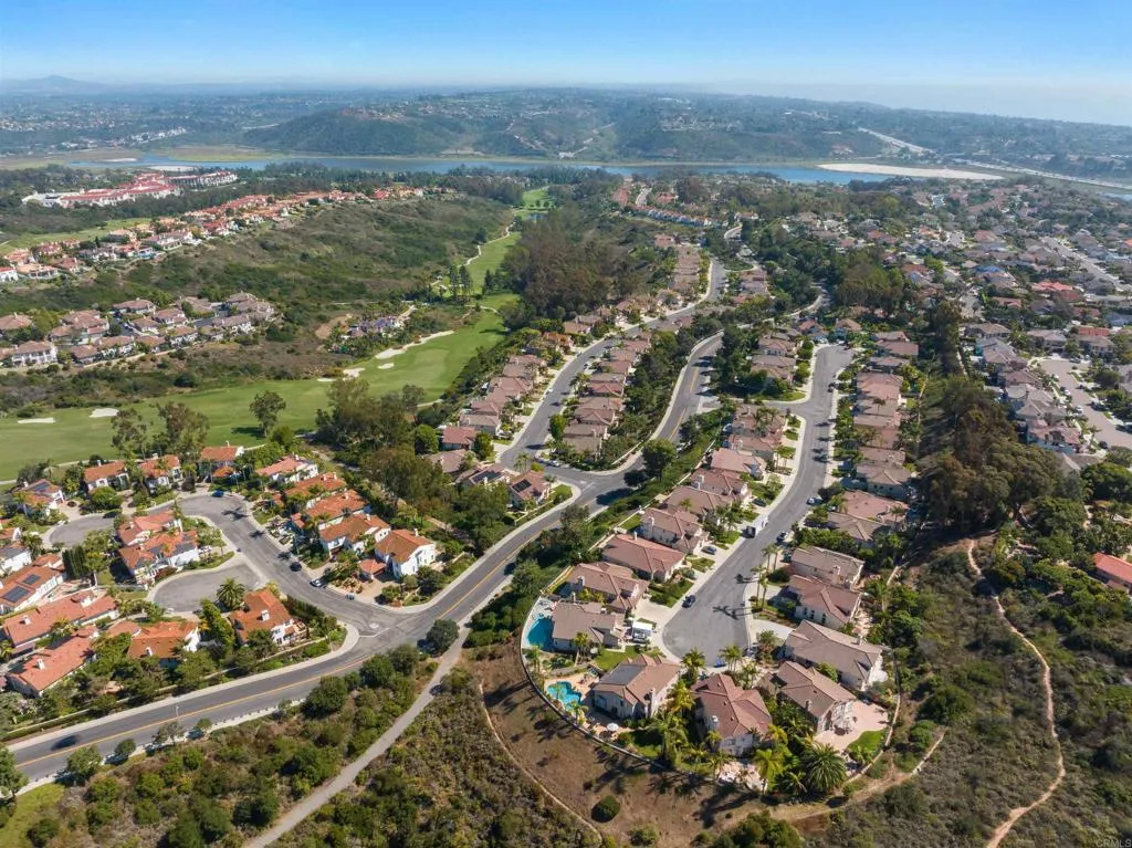 https://cdn.realtyfeed.com/cdn/127/305991779/75049538ea794f684db59f29c7143004.webp