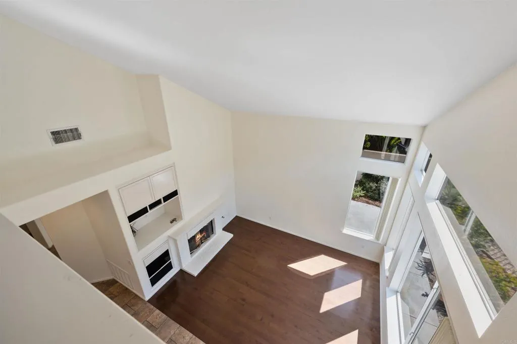 https://cdn.realtyfeed.com/cdn/127/305991779/7ab6665be53fb94ab8432c979bbc698c.webp