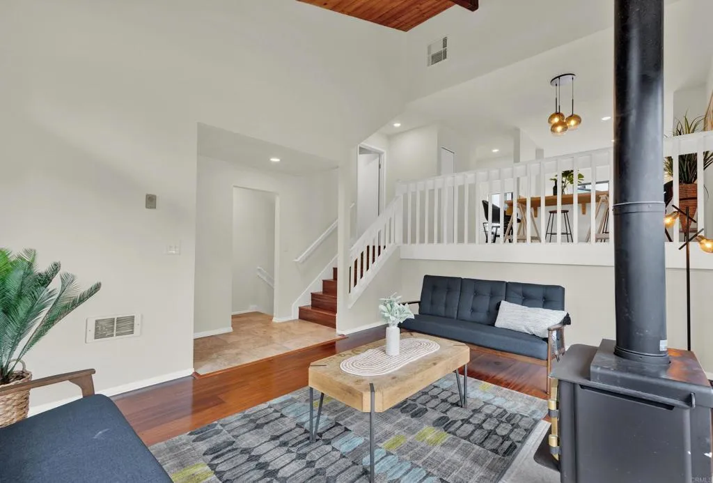 https://cdn.realtyfeed.com/cdn/127/305999303/17ba55a791031bd2761a9f30714939a8.webp