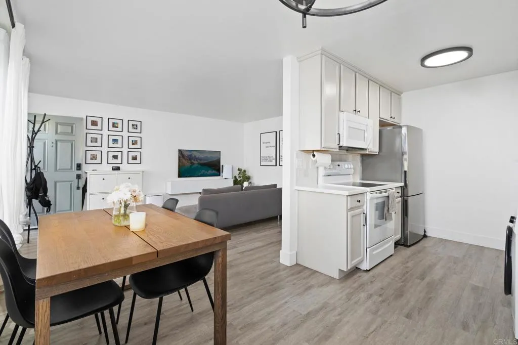 https://cdn.realtyfeed.com/cdn/127/306003402/bd912b4d338fd56286852d89788c410b.webp