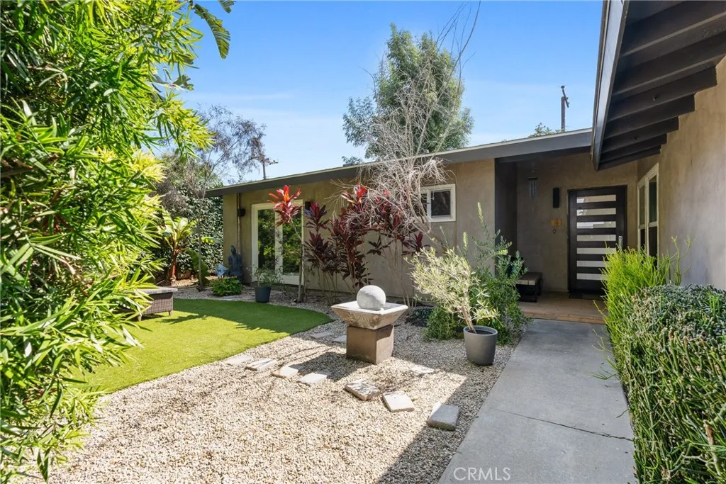 1585  Baker Street