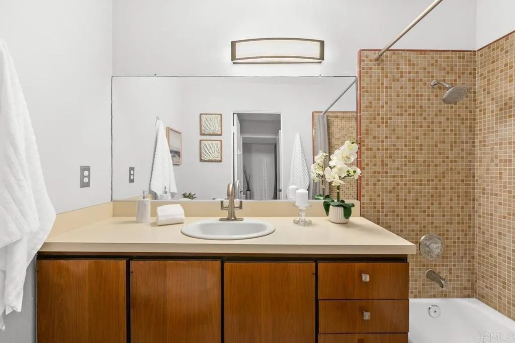 https://cdn.realtyfeed.com/cdn/127/306013026/48aed0349b86be71bdf86174db8fdcb4.webp