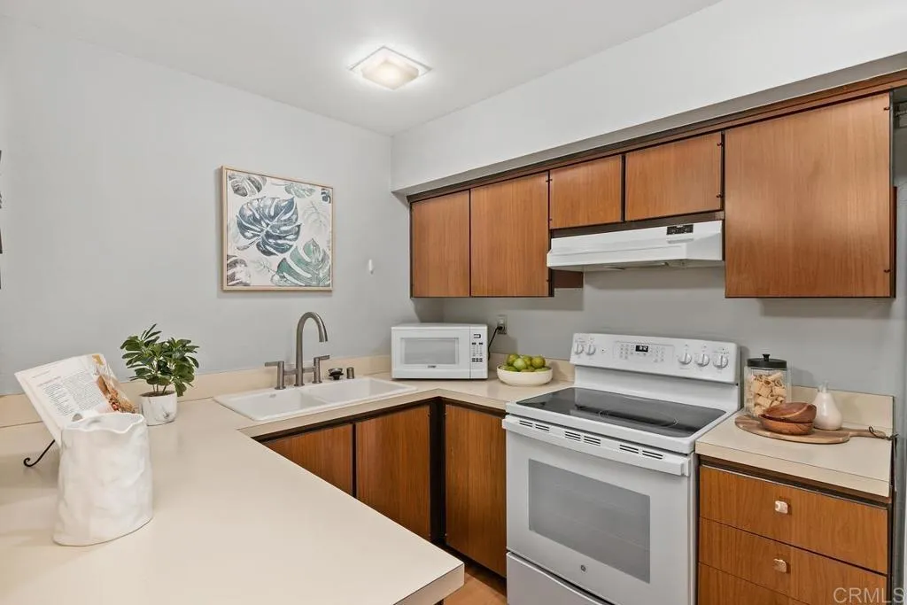 https://cdn.realtyfeed.com/cdn/127/306013026/d38d601177bc3f48a97c694e5ca4cee4.webp