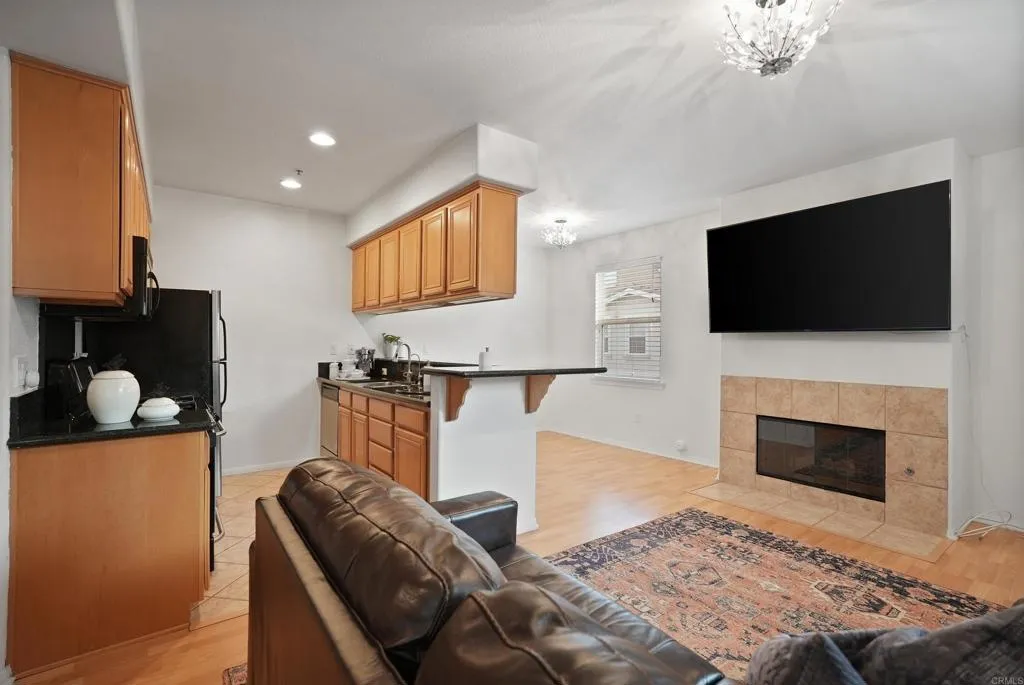 Photo #3: PTP2304441 Listing 