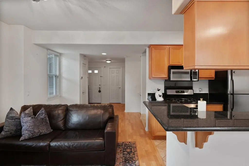 Photo #5: PTP2304441 Listing 