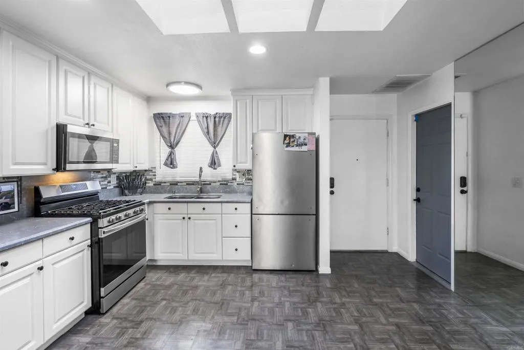 https://cdn.realtyfeed.com/cdn/127/306020165/673d2a0d549415ebf85d5fe070f24572.webp